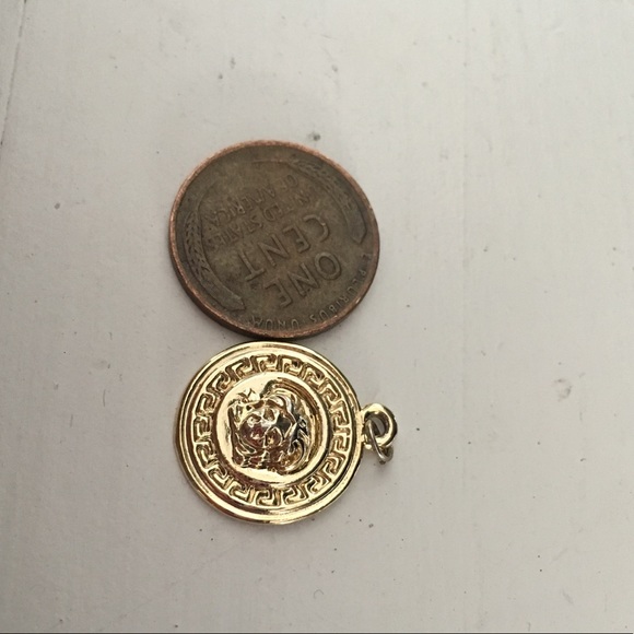 Versace - Picture 2 of 3